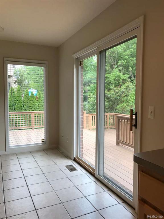 7782 Watford Drive, West Bloomfield, MI — Photo 11