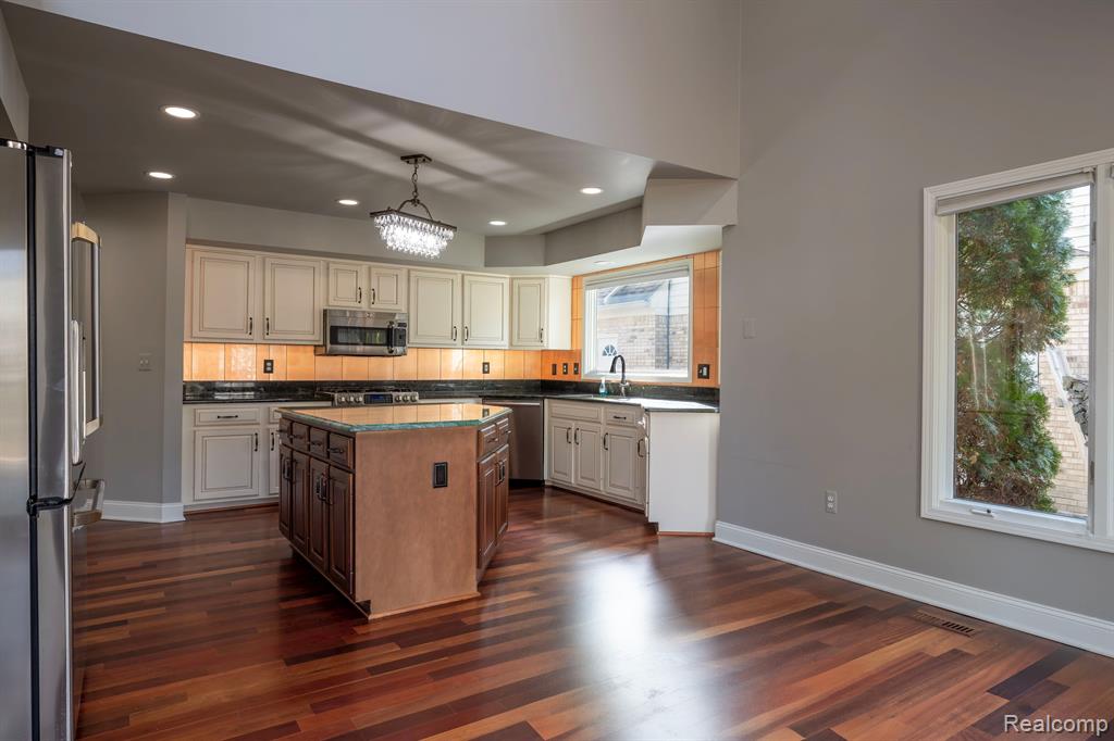 43331 HERRING Drive, Clinton Twp, MI 48038 — Photo 12