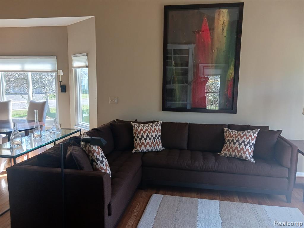 644 MILL POINTE Drive, Milford, MI 48381 — Photo 6