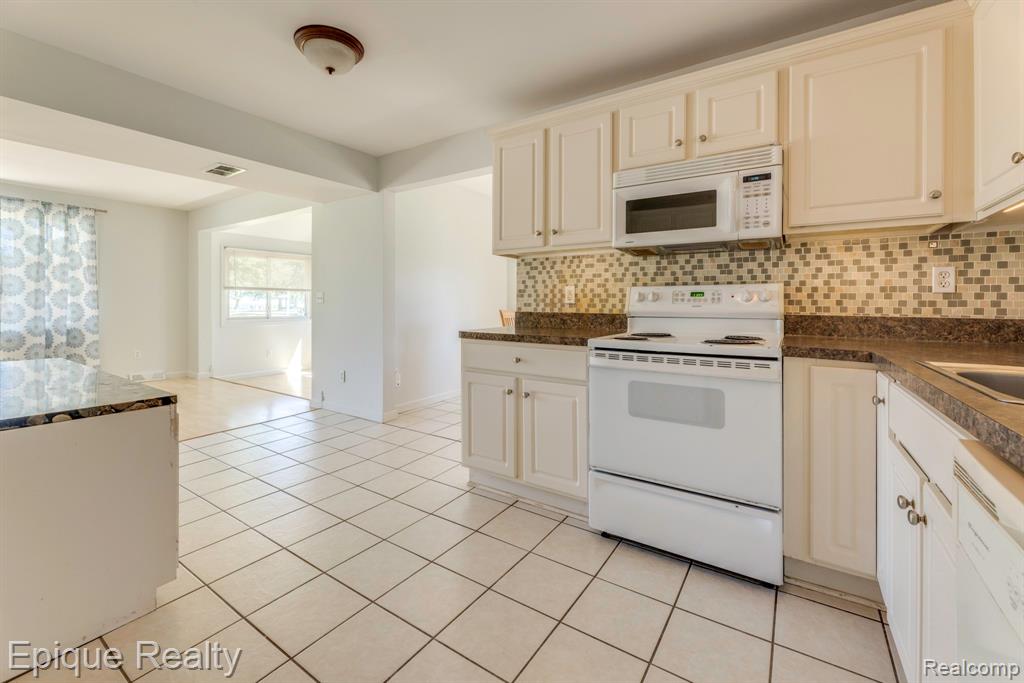 7520 Sunset Boulevard, Lexington, MI 48450 — Photo 20