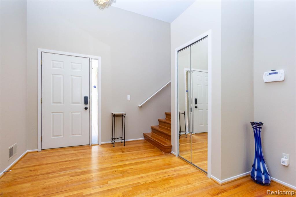 487 N Oak Drive, Commerce Twp, MI 48390 — Photo 6