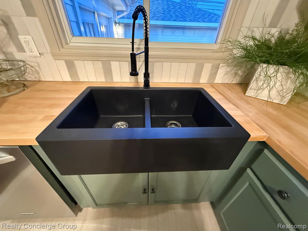 400 N LEONA Avenue, Garden City, MI — Photo 13