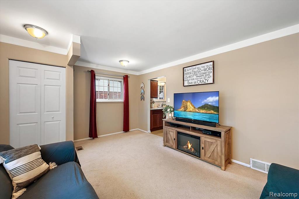 18053 S Wind Drive, Fraser, MI 48026 — Photo 19