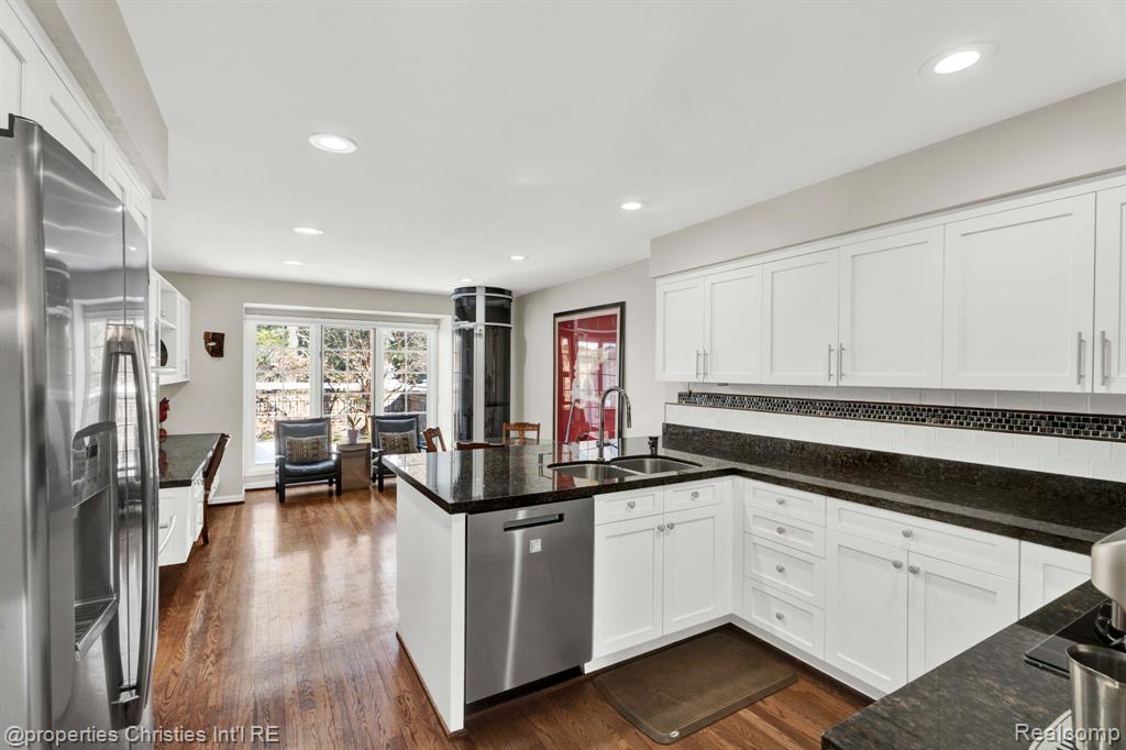 22211 Village Pines Drive, Beverly Hills, MI 48025 — Photo 11