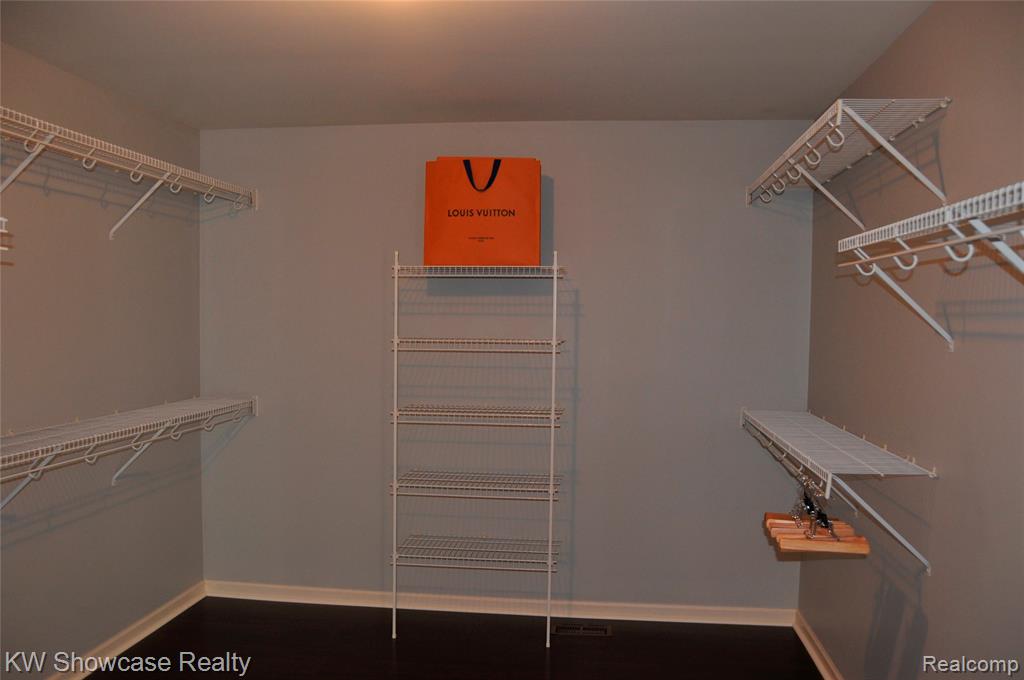 5444 BUELL Drive, Commerce Twp, MI 48382 — Photo 20