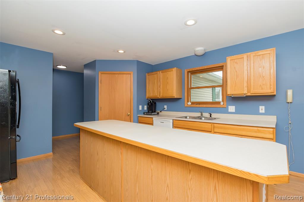 6591 Windiate Road, Waterford, MI 48329 — Photo 19