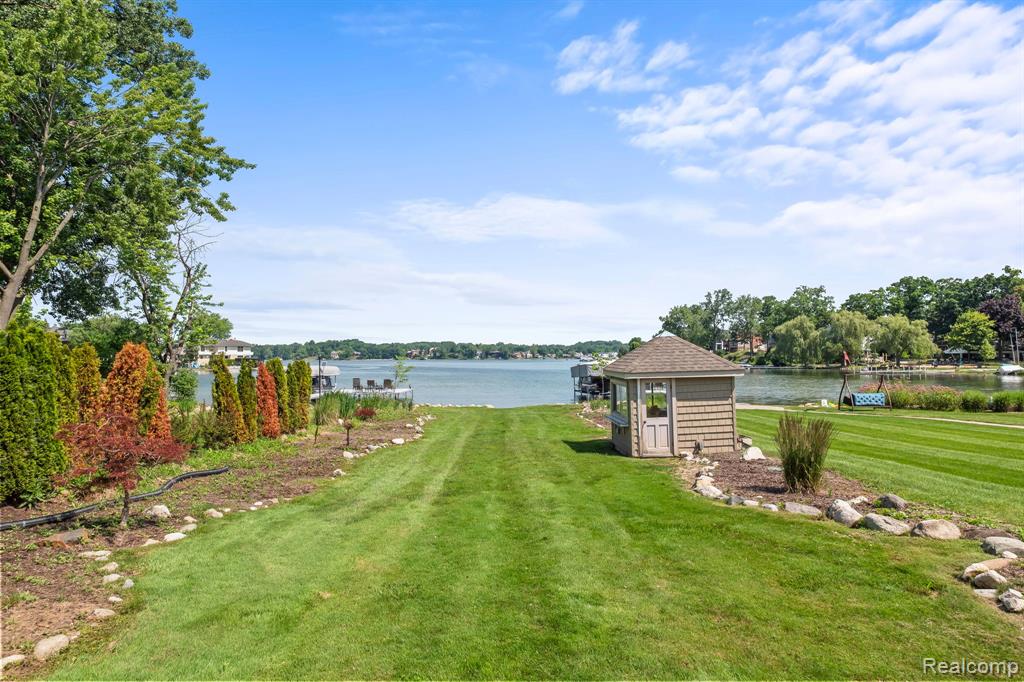 2380 WALNUT LAKE Road, West Bloomfield, MI 48323 — Photo 31