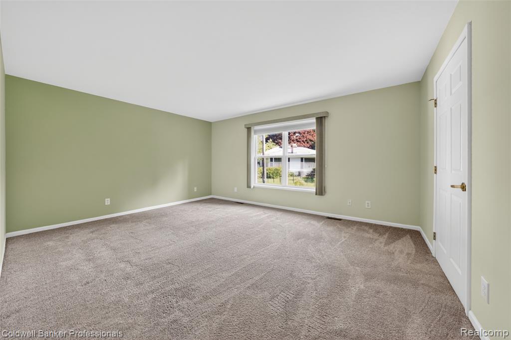 2470 Winkleman Drive, Waterford, MI 48329 — Photo 19