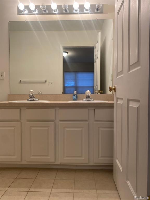 636 CHERRY ORCHARD Road, Canton, MI 48188 — Photo 16
