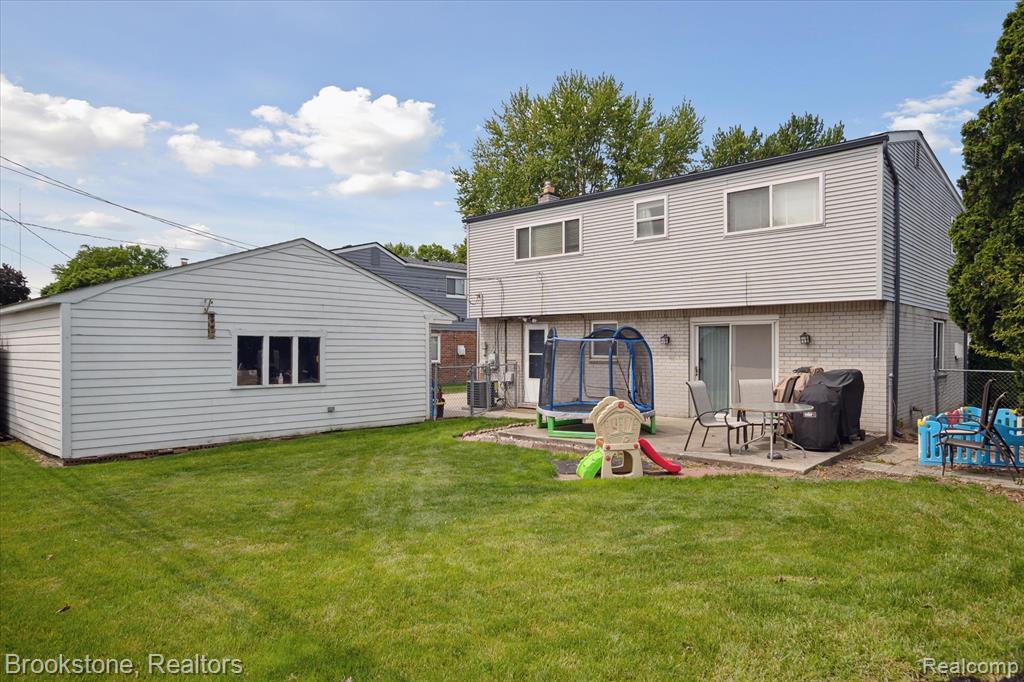 6510 CADILLAC Street, Garden City, MI — Photo 32