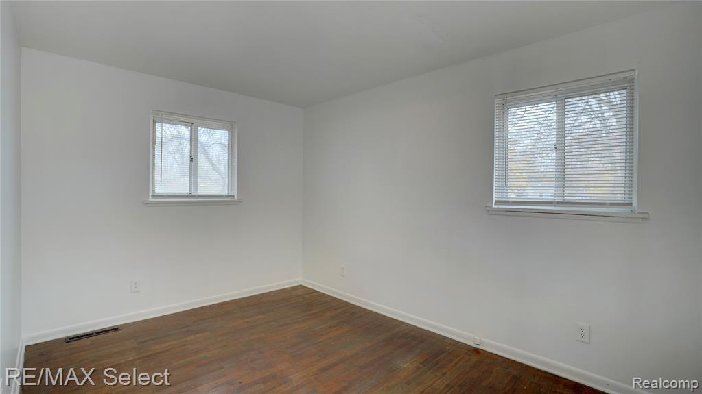 4808 Alpha Way, Flint, MI 48506 — Photo 13