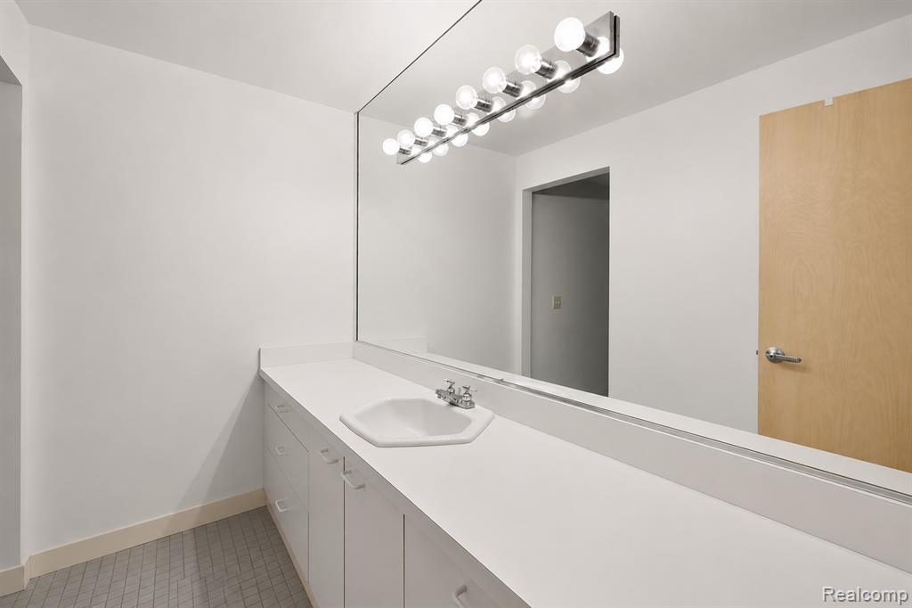 4461 Cherry Hill Drive, Orchard Lake Village, MI 48323 — Photo 10