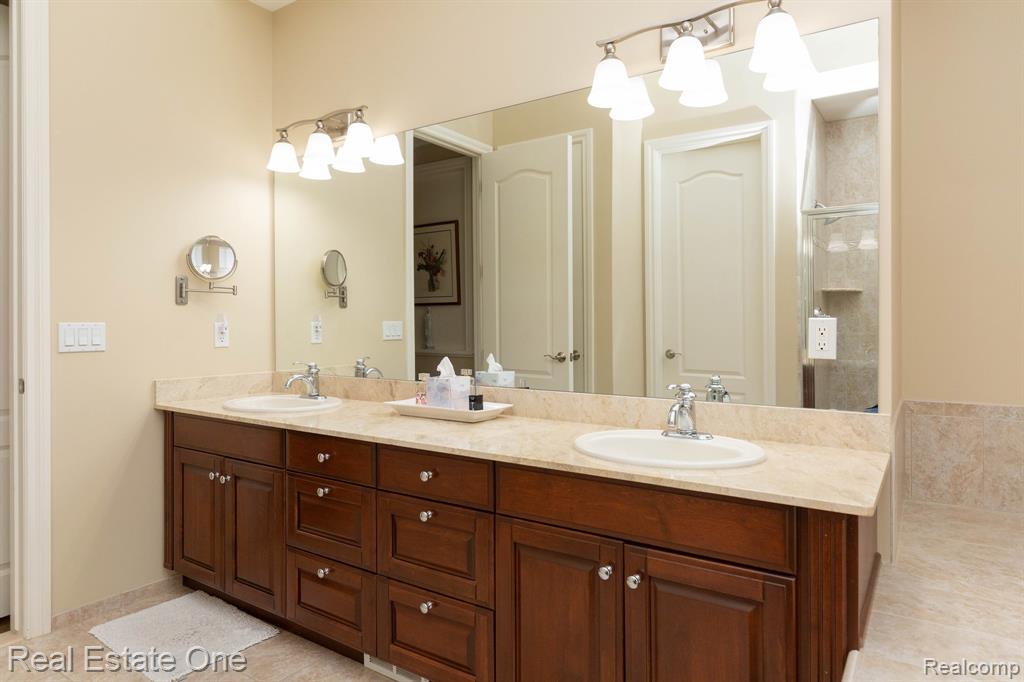 658 Langley Road, Rochester Hills, MI 48309 — Photo 39