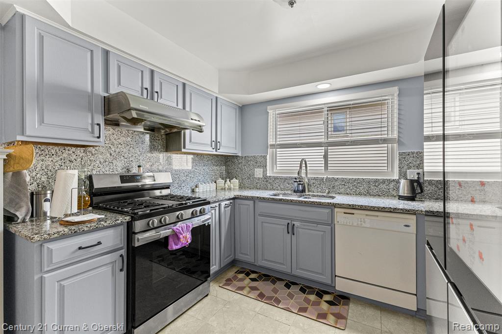 45561 Edgewood Court, Canton, MI 48187 — Photo 19