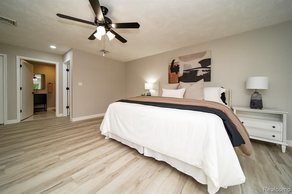 19041 Bungalow Drive, Lathrup Village, MI 48076 — Photo 49
