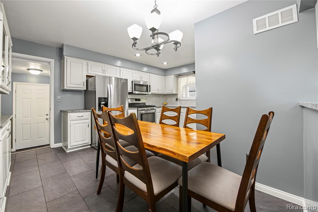 21230 Mayfair Street, Woodhaven, MI 48183 — Photo 14