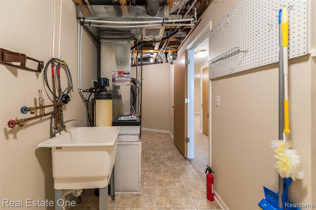 61726 VALLEY FORGE, South Lyon, MI 48178 — Photo 34