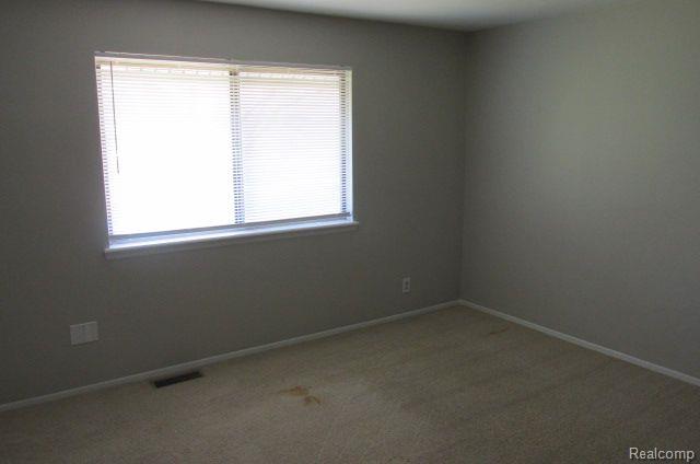 7310 BLUEWATER Drive, Clarkston, MI 48348 — Photo 6
