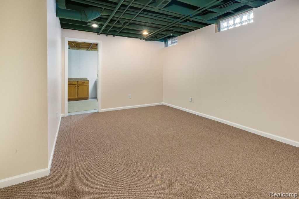 50234 Helfer Boulevard, Wixom, MI 48393 — Photo 21