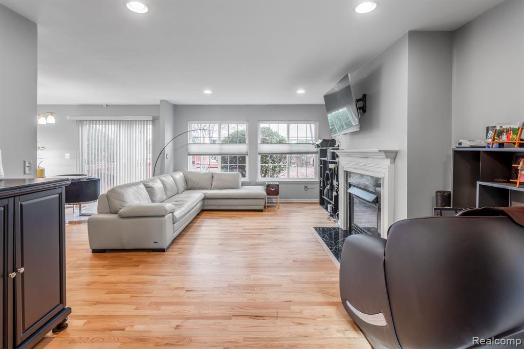 605 James Circle, Royal Oak, MI 48067 — Photo 6