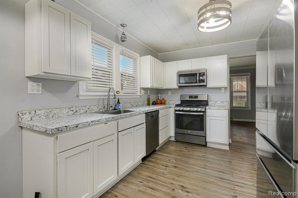15105 Charles R Avenue, Eastpointe, MI 48021 — Photo 7