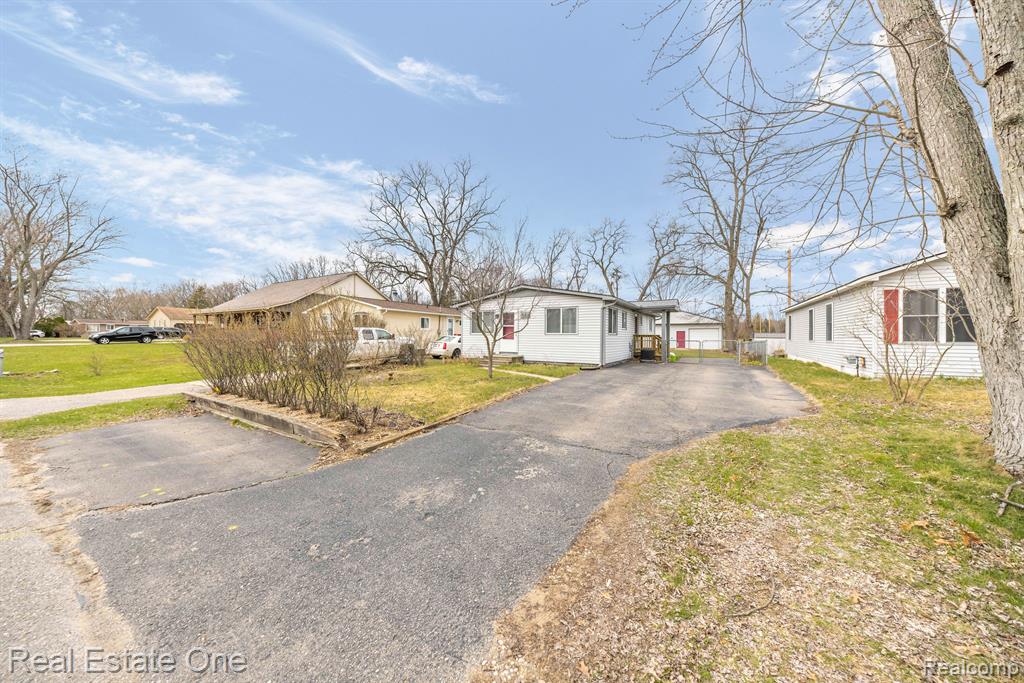 542 SNYDER Road, Highland, MI — Photo 3