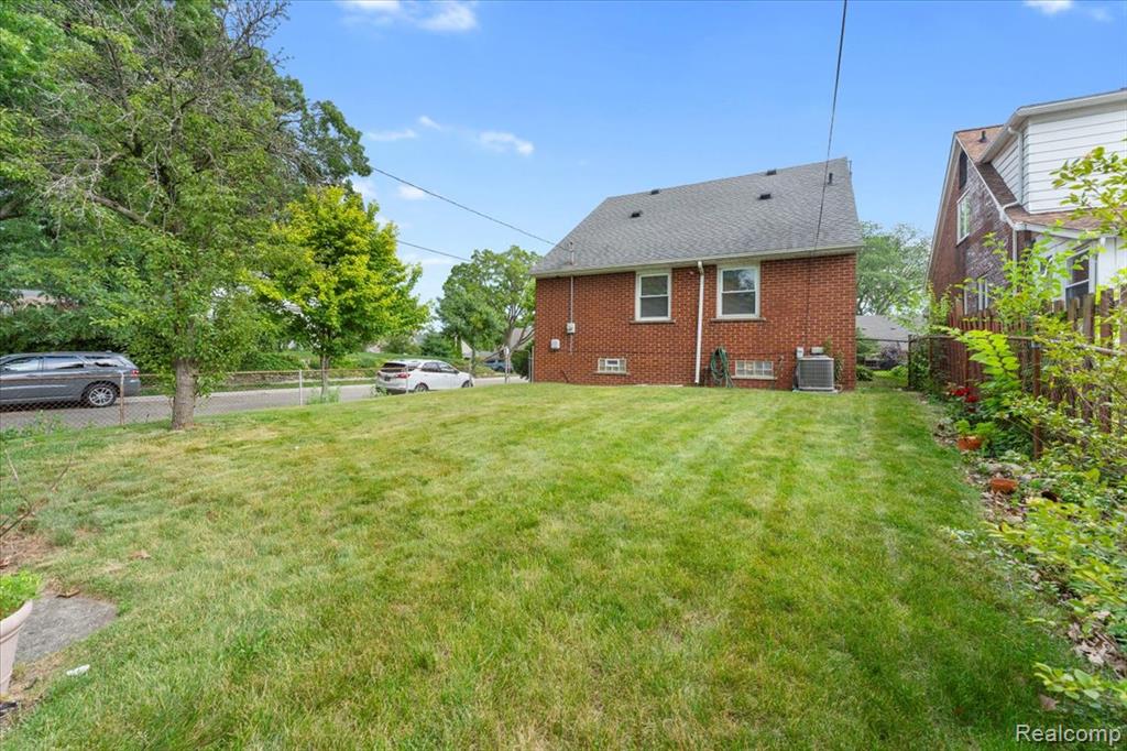 555 N Melborn Street, Dearborn, MI 48128 — Photo 28