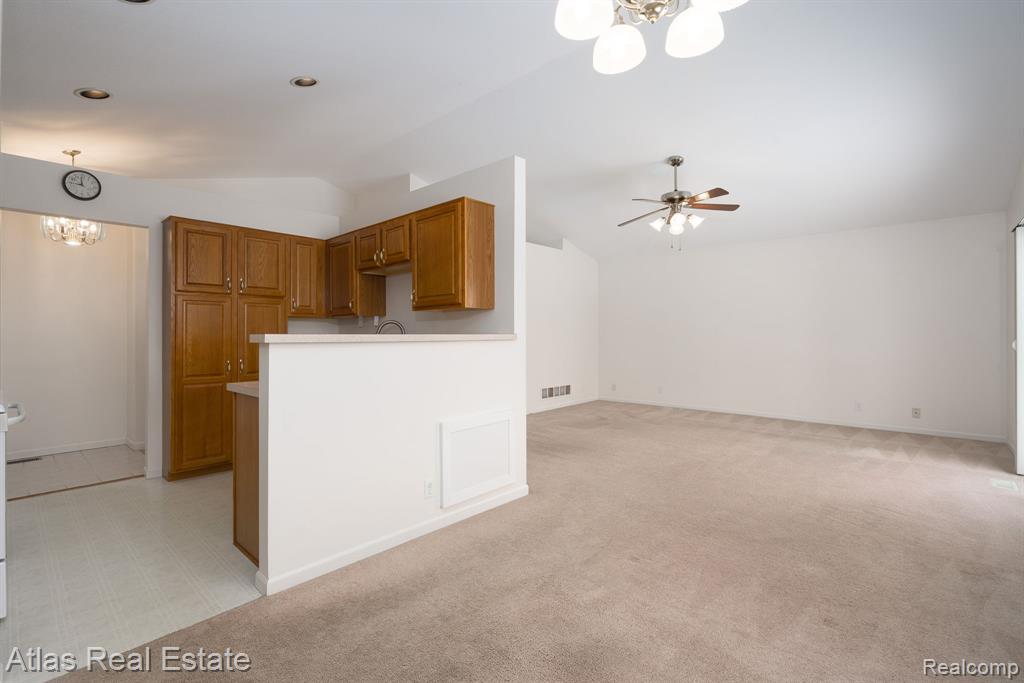 10200 Hawthorne Circle, Goodrich Vlg, MI — Photo 14