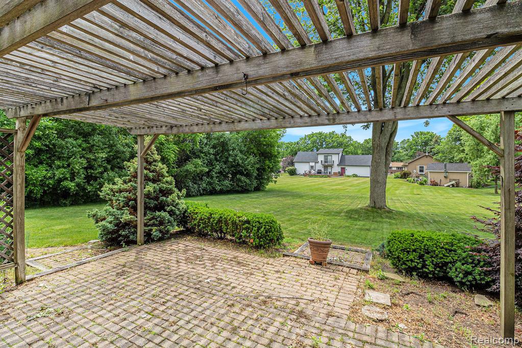 6392 McKenzie Drive, Flint, MI 48507 — Photo 7