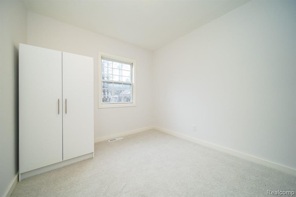 935 MCCLELLAN Street, Lake Orion, MI 48362 — Photo 38