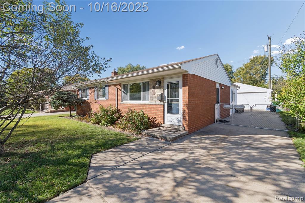 6439 Huntleigh Street, Garden City, MI — Photo 4