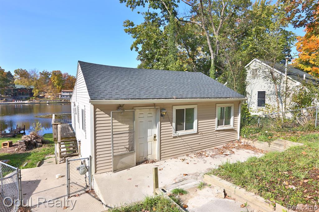 11646 WEIMAN Drive, Pinckney, MI 48169 — Photo 2