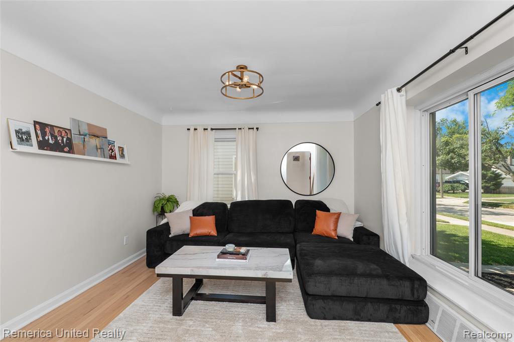 717 S Edgeworth Avenue, Royal Oak, MI 48067 — Photo 15
