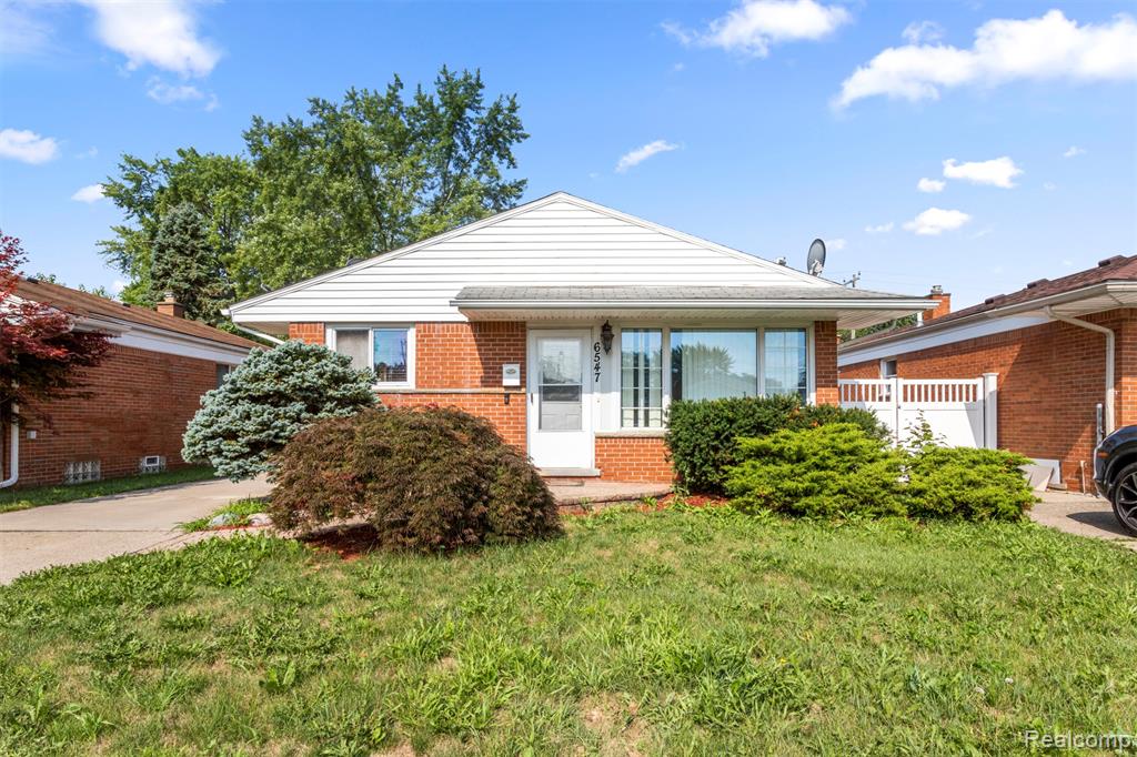 6547 Colonial Street, Dearborn Heights, MI 48127 — front exterior
