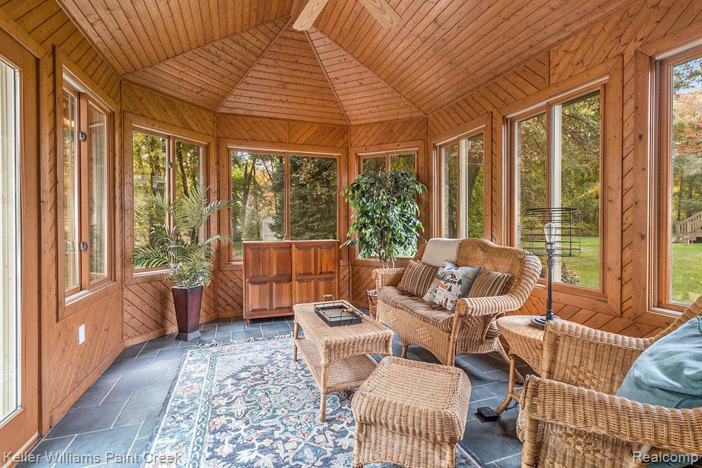 556 ORCHARD RIDGE Drive, Lake Orion, MI 48362 — Photo 27
