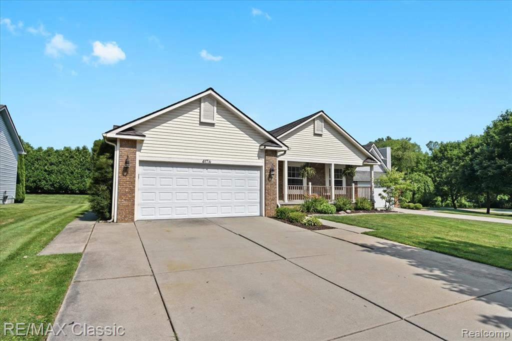4176 W Pointe Drive, Waterford, MI 48329 — Photo 2