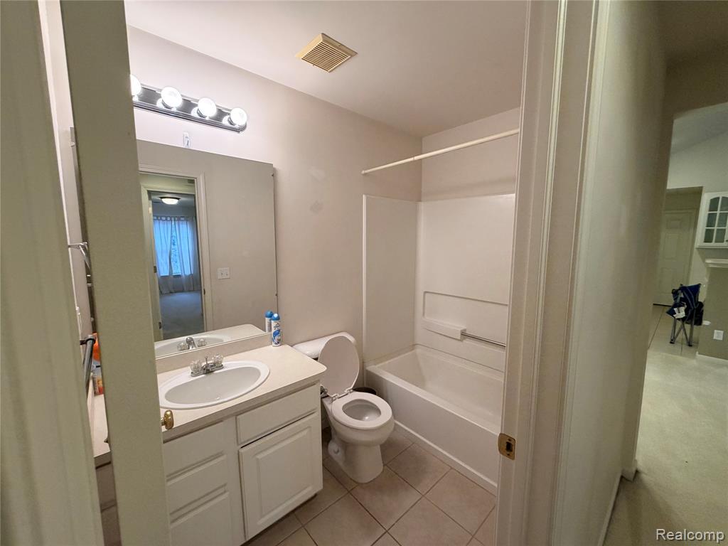 714 OLDE ENGLISH Circle, Unit 30, Howell, MI 48855 — Photo 9