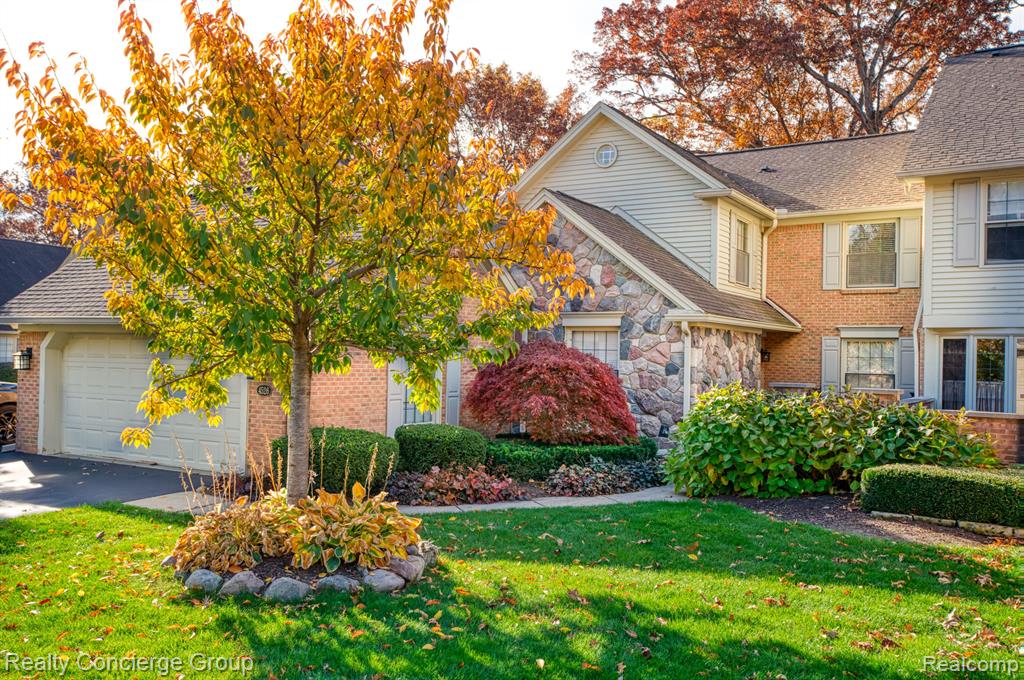 4526 GOLF VIEW Drive, Brighton, MI 48116 — Photo 2