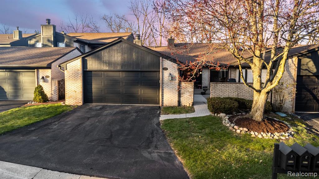 4237 SAWGRASS Drive, Bloomfield Hills, MI 48302 — Photo 8