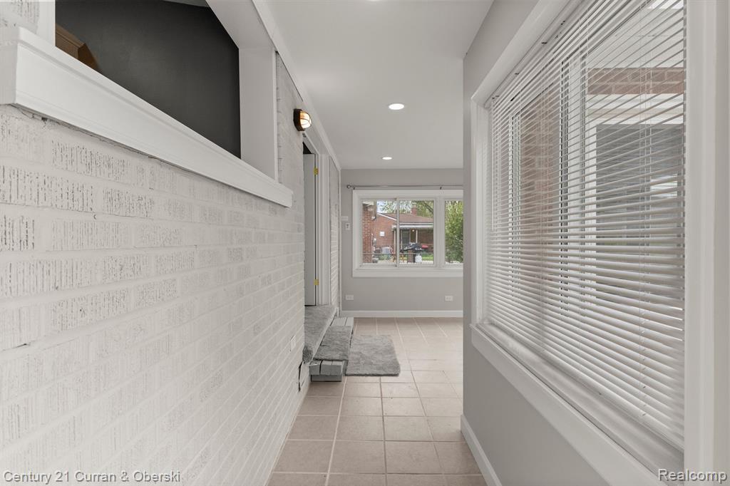 7484 N CHARLESWORTH Street, Dearborn Heights, MI 48127 — Photo 20