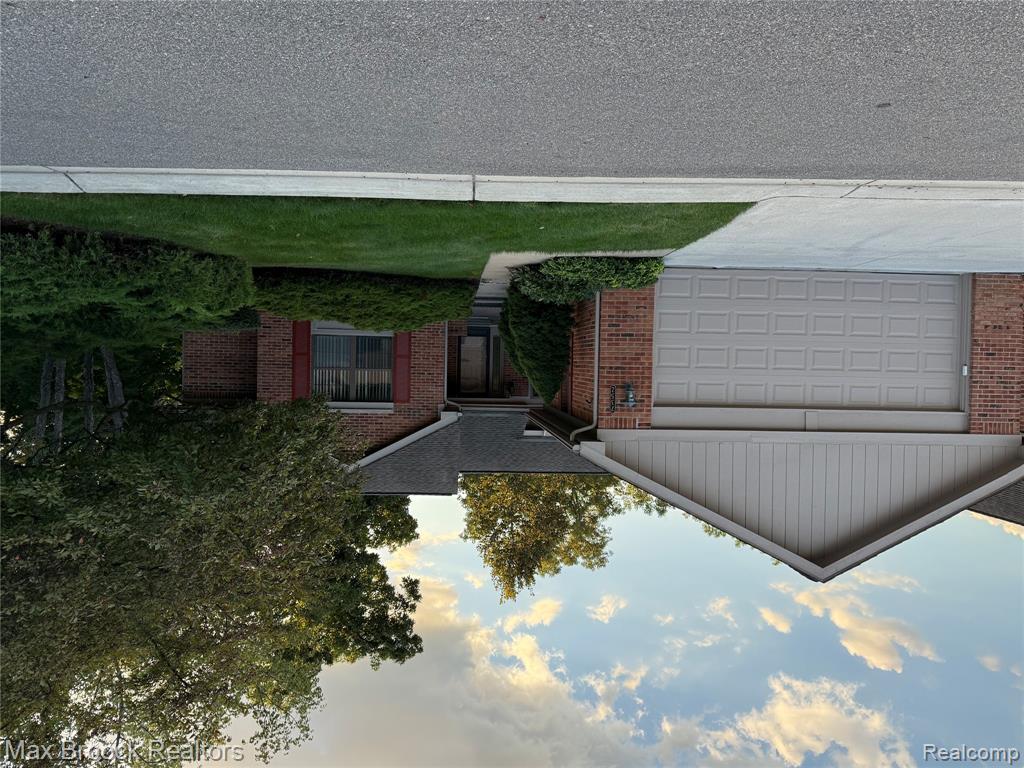 7352 MEADOWRIDGE Circle, West Bloomfield, MI — Photo 4