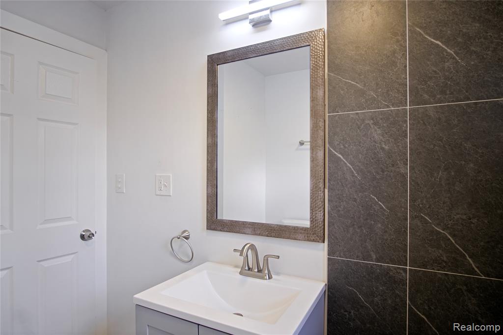 6123 Commonwealth Street, Detroit, MI 48208 — Photo 8