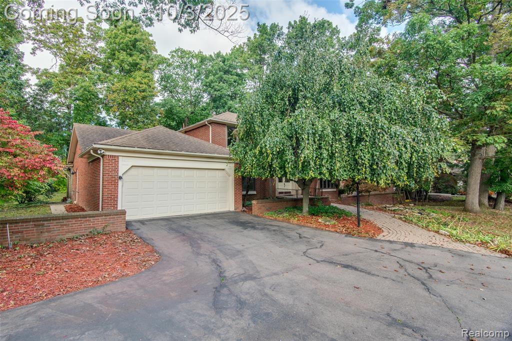 5130 Lake Bluff Rd, West Bloomfield, MI 48323 — Photo 3