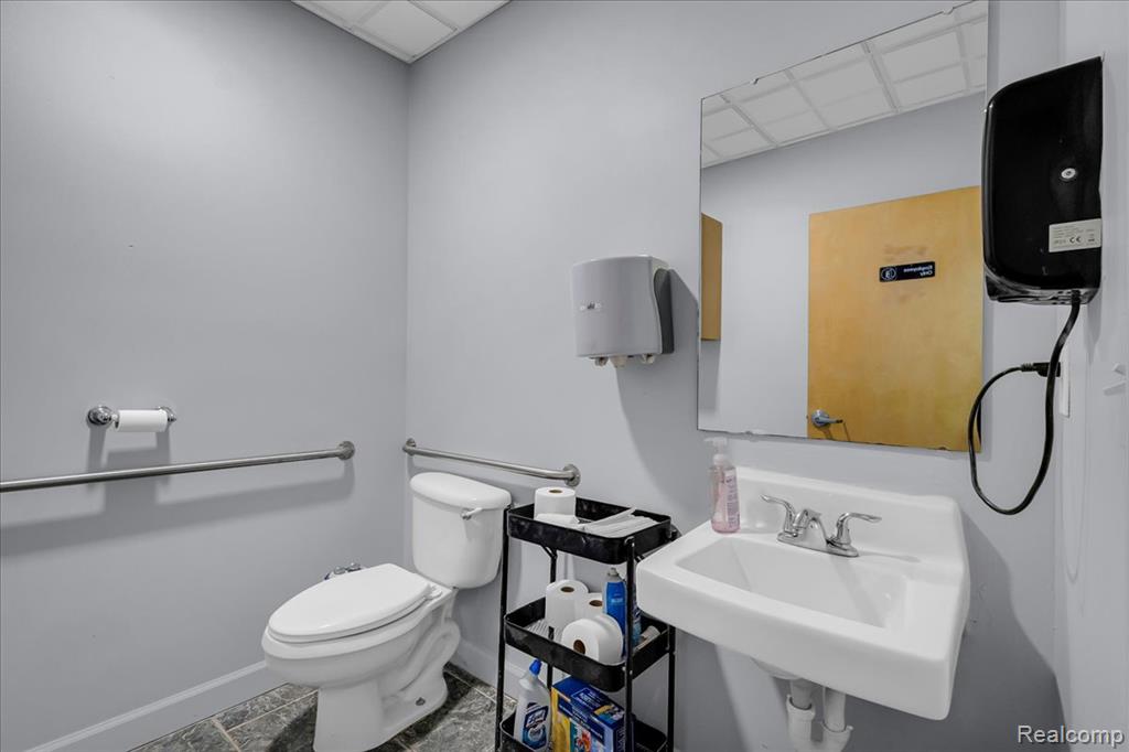 1315 S Waverly Road, Lansing, MI 48917 — Photo 28