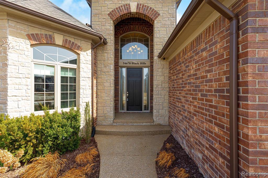 54678 BLACK HILLS Lane, Utica, MI 48316 — Photo 12