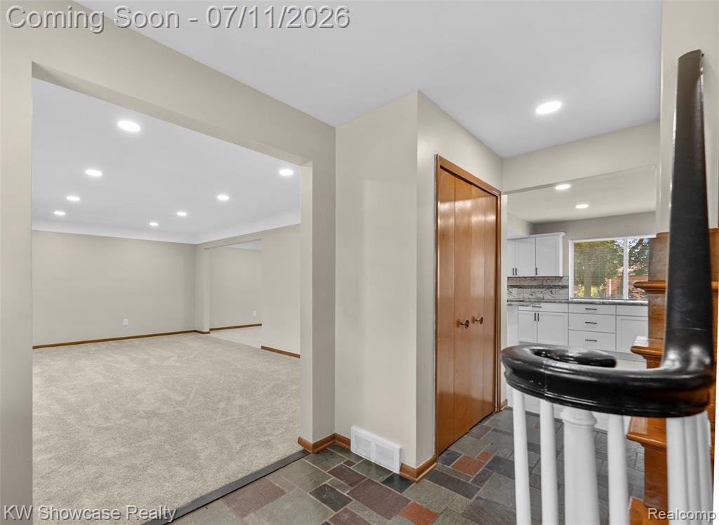 8362 Sunburst, Center Line, MI 48015 — Photo 12