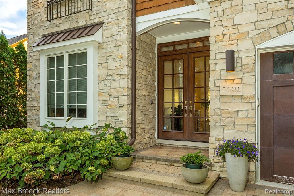 5681 SHORE Drive, Orchard Lake Village, MI 48324 — Photo 4