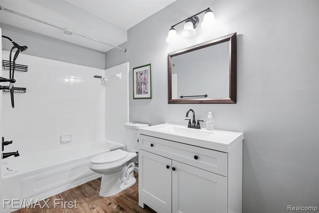 38103 Jefferson Avenue, Harrison Township, MI — Photo 8