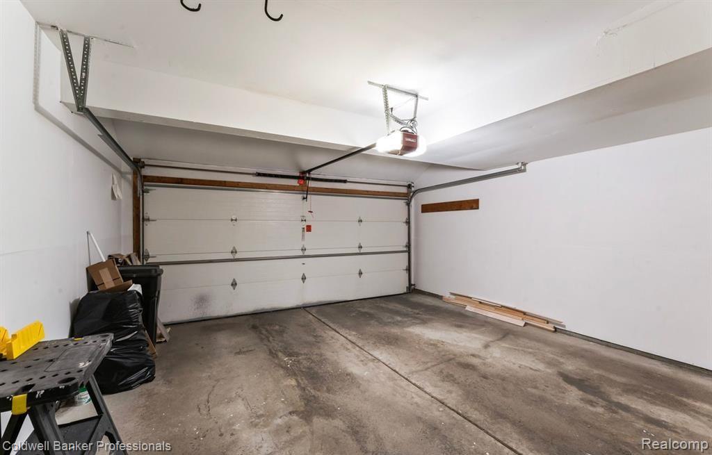 708 Preston Court, Rochester Hills, MI 48307 — Photo 22