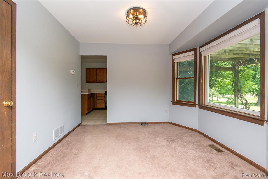 54320 BELCREST Drive, Milford, MI 48381 — Photo 22